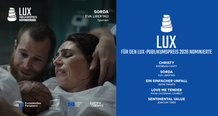 Filmplakate Intercepted mit Mann der am halb geöffneten Küchenfenster sitzt