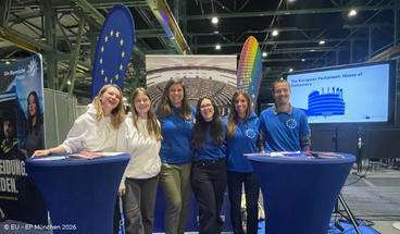 Teammitglieder aus Brüssel und München am EU-Stand